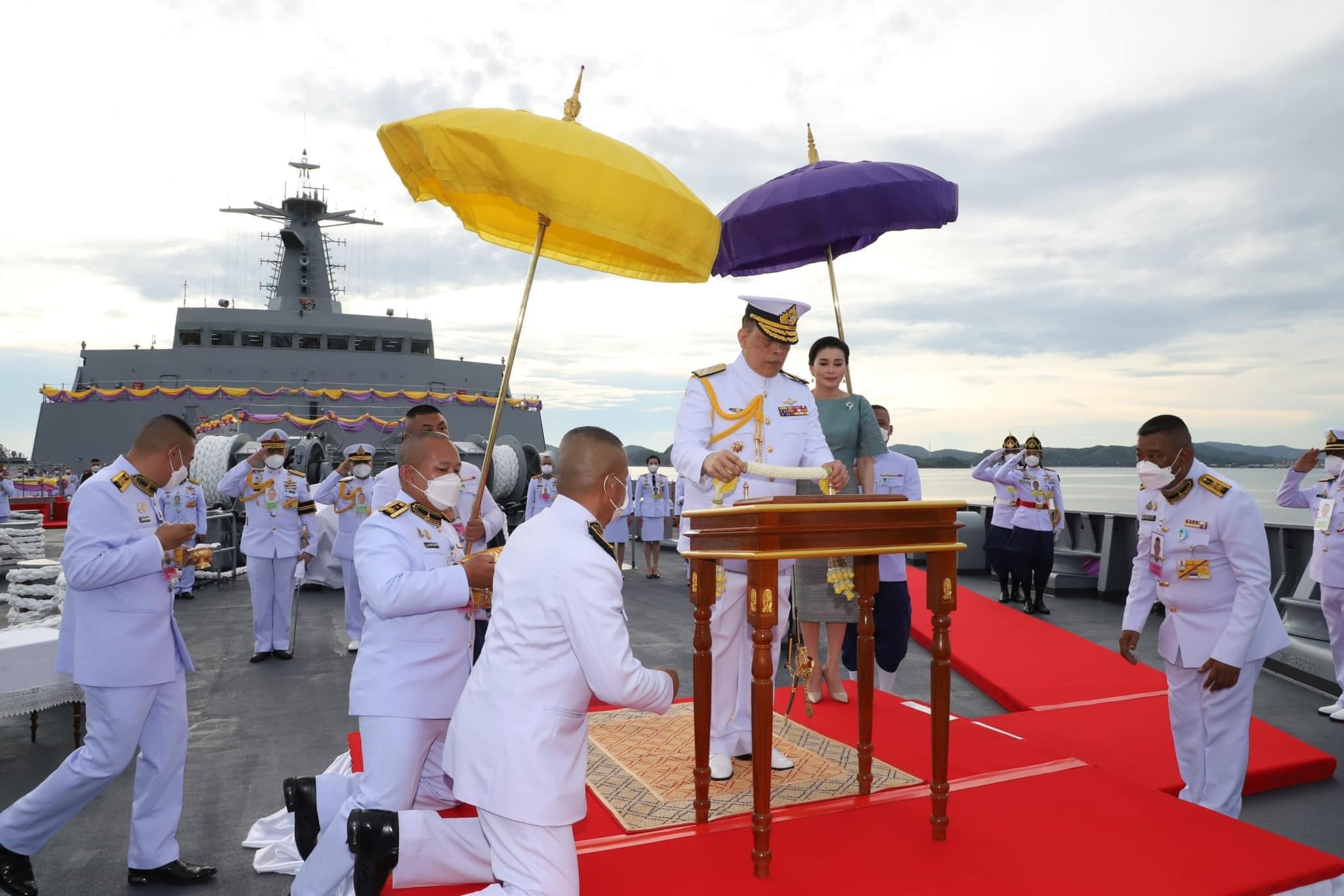 泰国国王驾临春武里主持象岛号军舰开幕式！