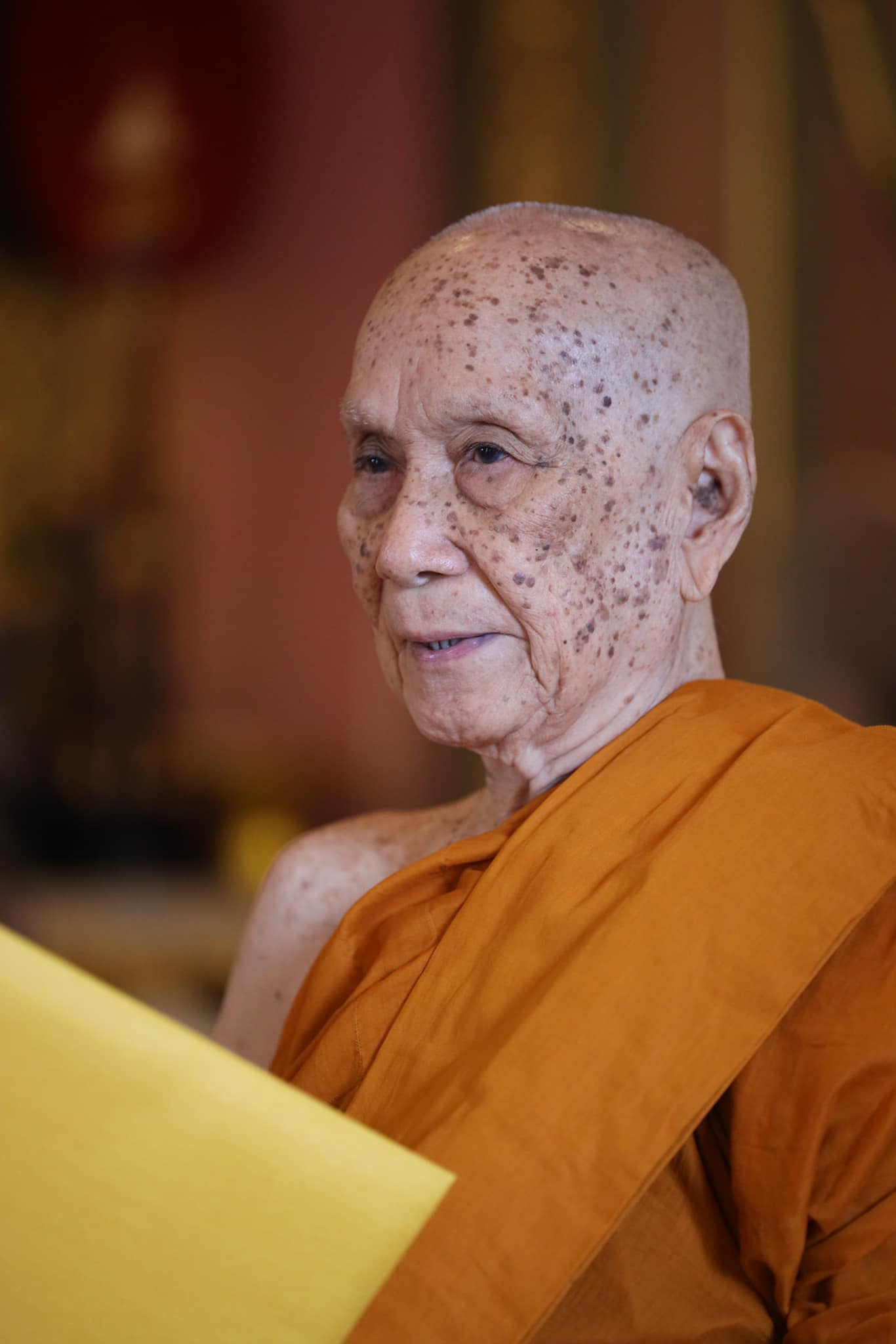 泰国前总理巴育同枢密院大臣参拜僧王！贺其97岁大寿！